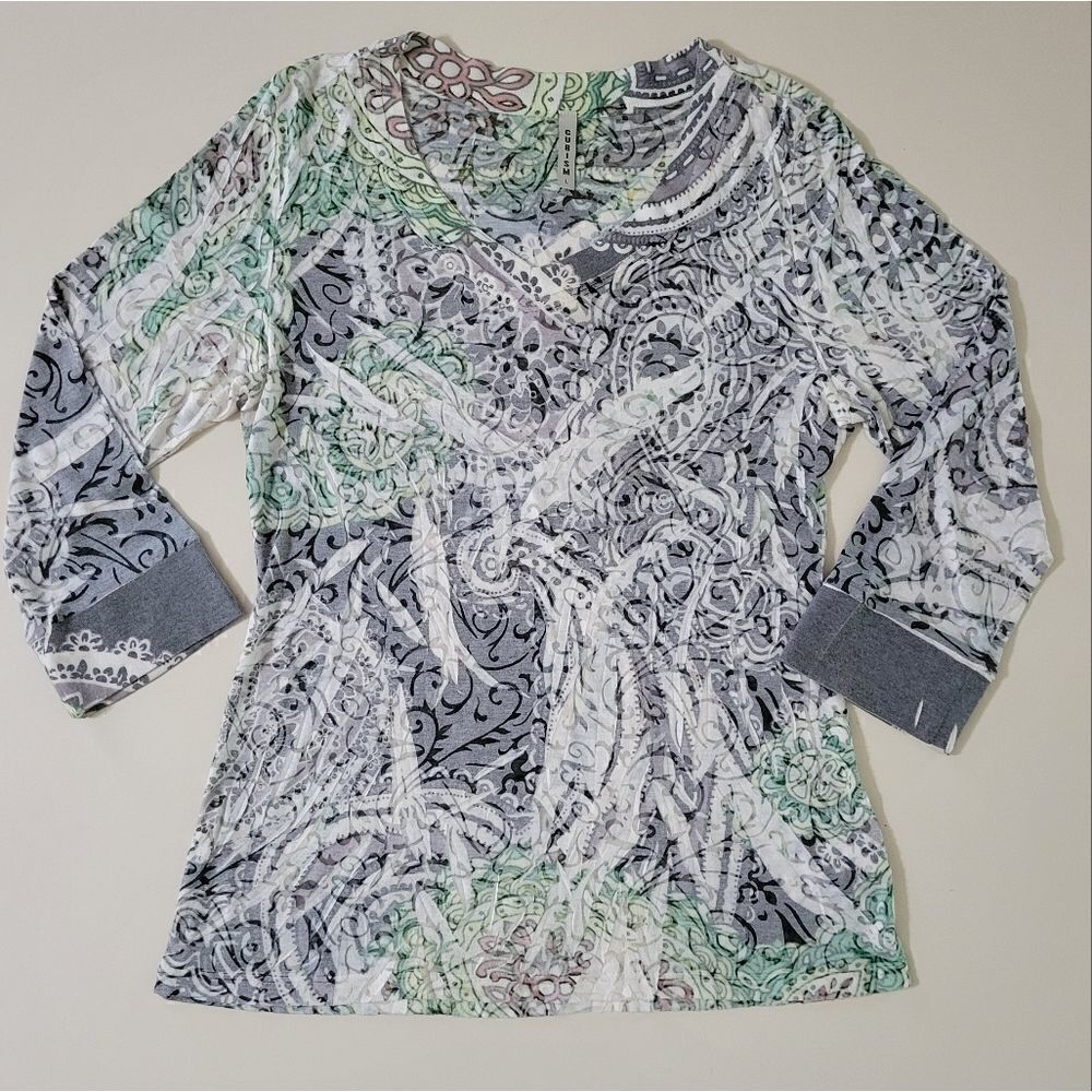 Cubism Women's V-neck Abstract Pattern Top - Picture 9 of 9